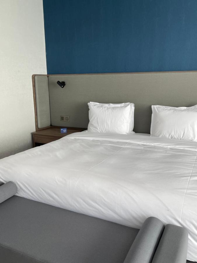 Holiday Inn Express Ulanqab Jining By Ihg Exterior foto